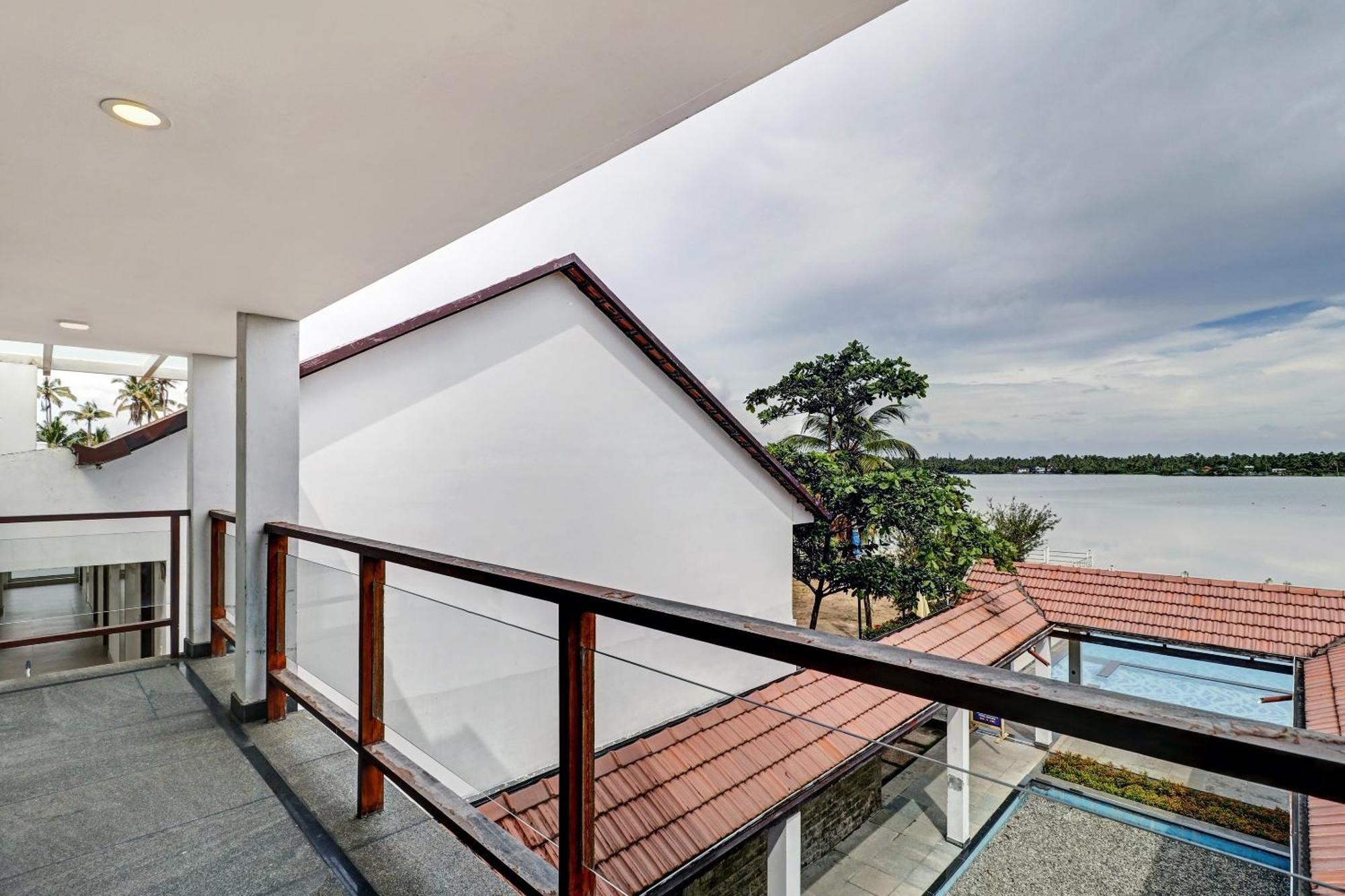 Townhouse Oak Edassery'S Sealine Villa Stay Kochi Exteriör bild