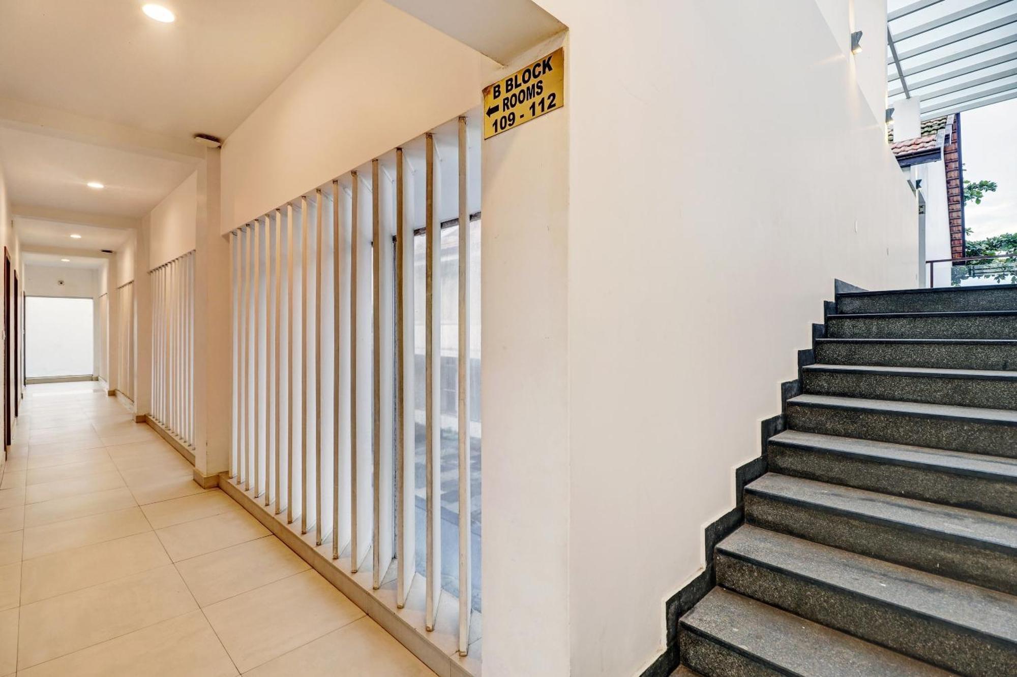 Townhouse Oak Edassery'S Sealine Villa Stay Kochi Exteriör bild